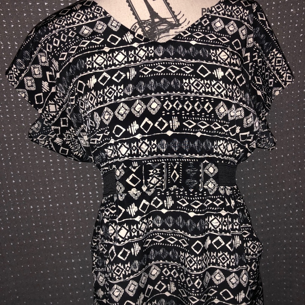 Short sleeve dress
